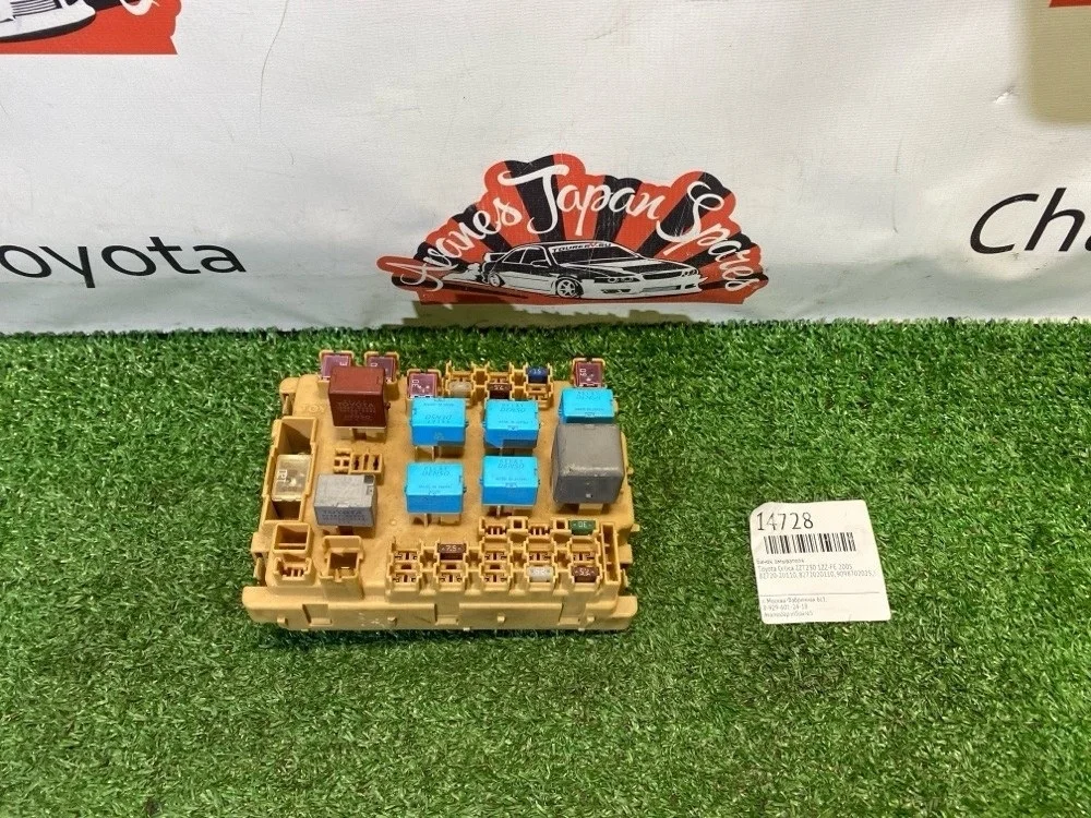 Блок предохранителей Toyota Celica 2005 8272020110 ZZT230 1ZZ-FE