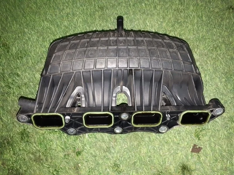 Коллектор впускной Volkswagen Touran 2008-2011 03C129711Q I РЕСТАЙЛИНГ 1.4