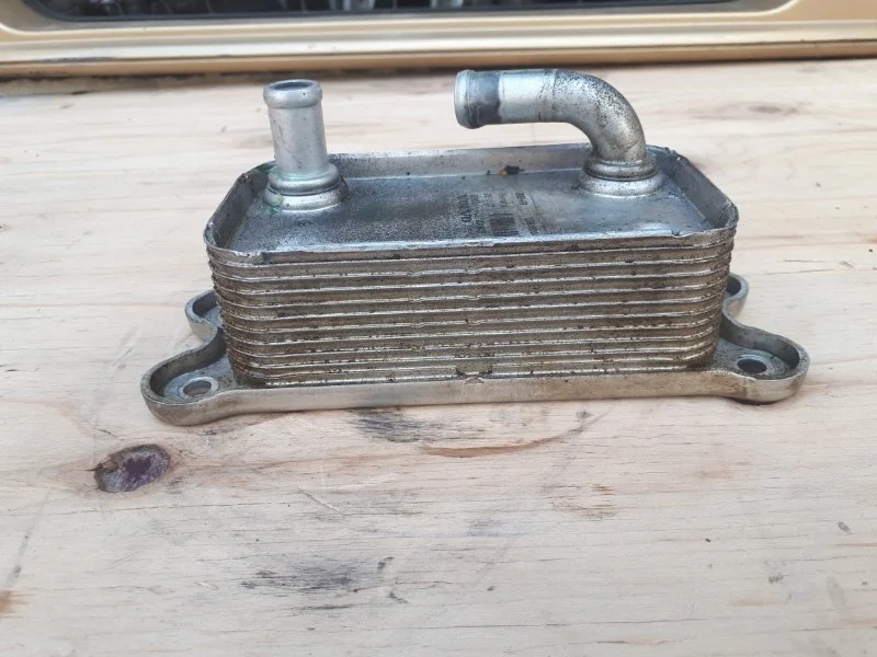 Радиатор масляный Volvo V50 2008 30774483 2 2.4