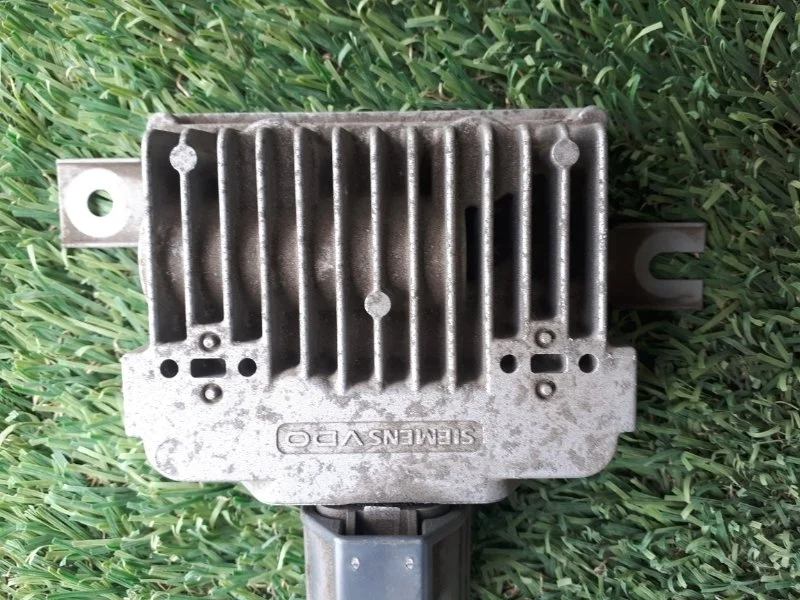 Блок управления топливным насосом Volvo V70 2008 30792789 2.5