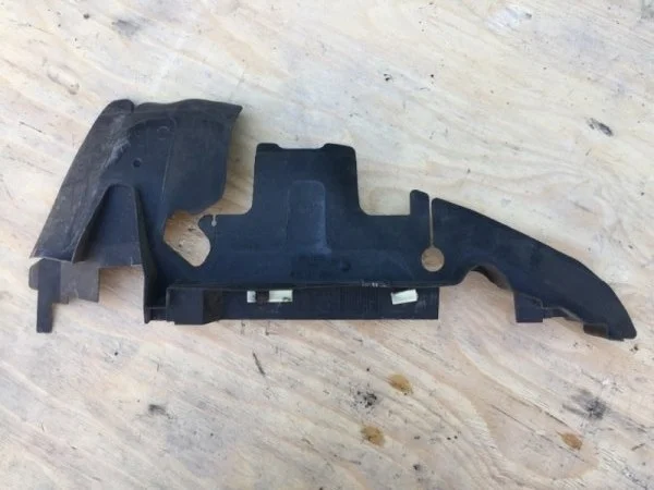 Дефлектор воздушный Audi A6 2008 4F0121283C C6, левый