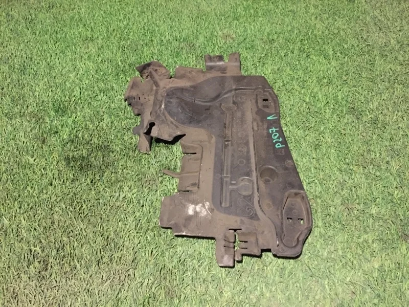 Дефлектор радиатора Peugeot 207 2011 7104CN I 1.6, левый