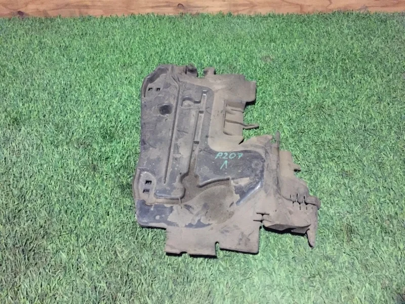 Дефлектор радиатора Peugeot 207 2007 7104CN I 1.6, левый