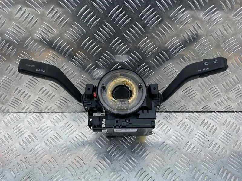 Блок переключателей подрулевых Volkswagen Passat 2006 3C0959653 B6