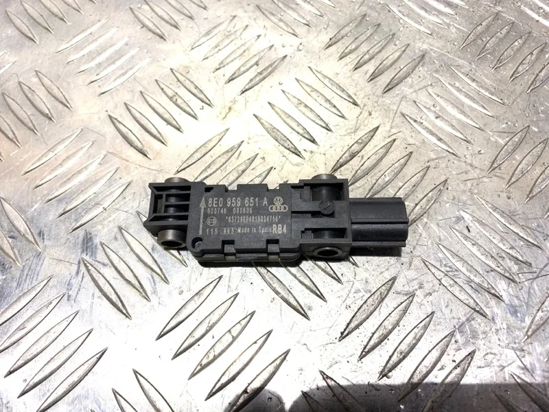Датчик удара Audi A4 2006 8E0959651A B7, правый