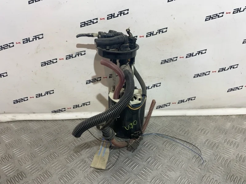 Насос топливный Volvo V70 2008 31372880 3.0