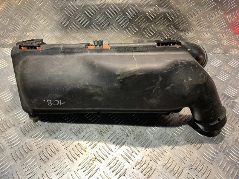 Корпус воздушного фильтра Peugeot 3008 2011 1440Q2 1 1.6