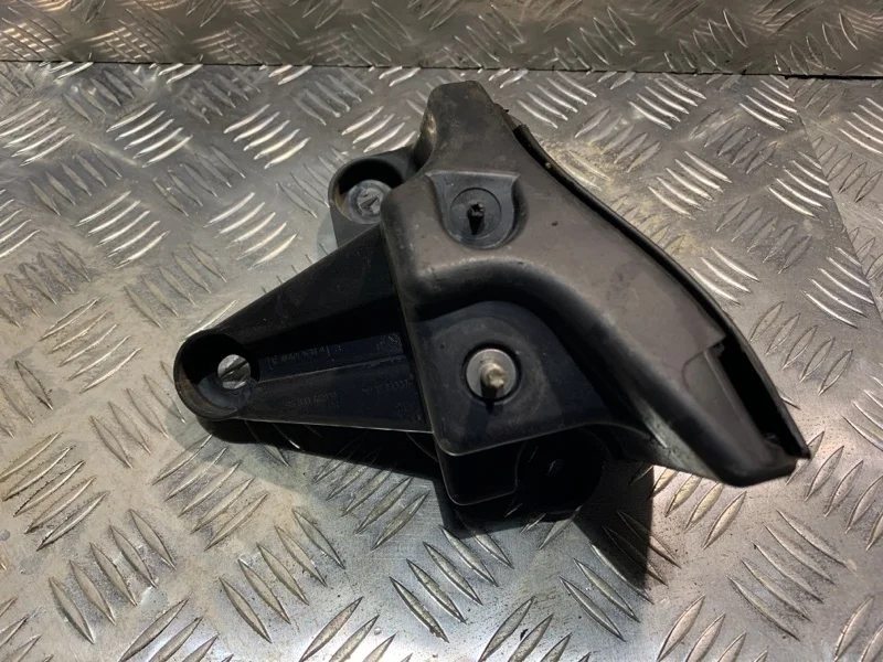 Крепление бампера Peugeot 3008 2012 9683342880 1, заднее левое