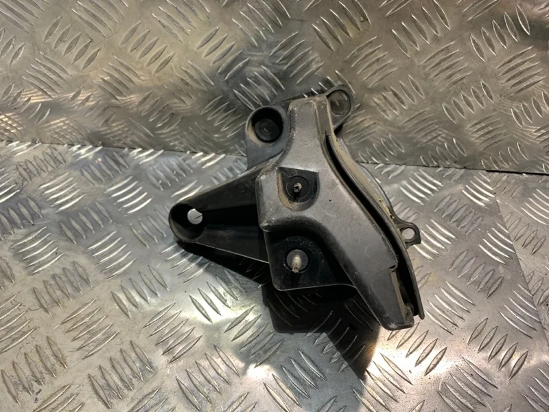 Крепление бампера Peugeot 3008 2011 9683342880 1, заднее левое