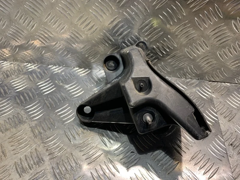 Крепление бампера Peugeot 3008 2011 9683342880 1, заднее левое