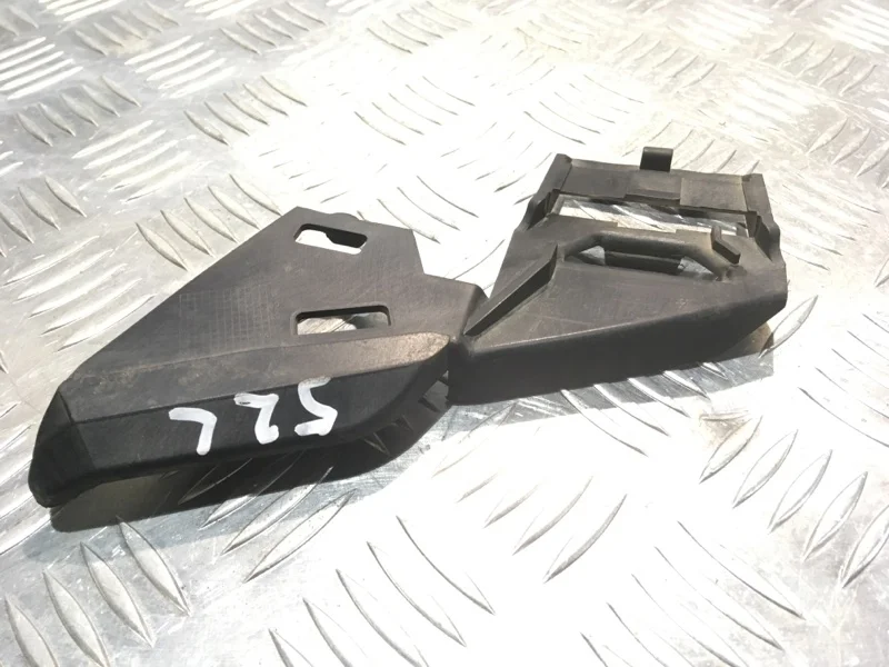 Кронштейн фары Volvo V50 2004 30678261, левый