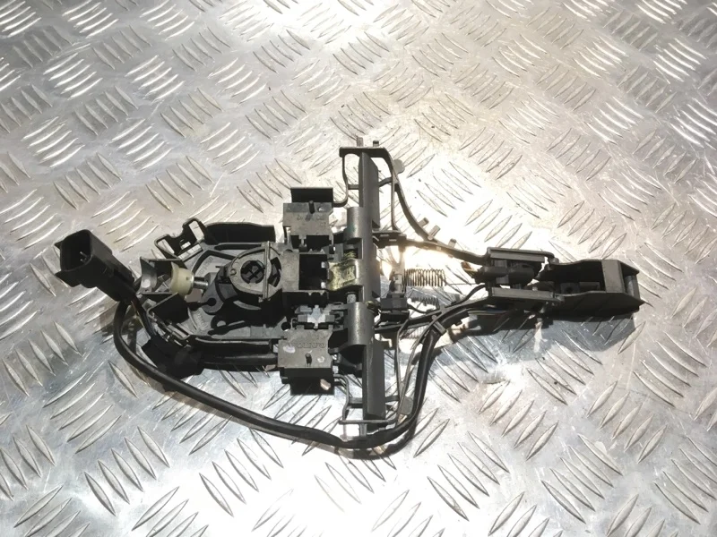 Механизм ручки двери внешней Volvo V70 2008 30784201, передний правый
