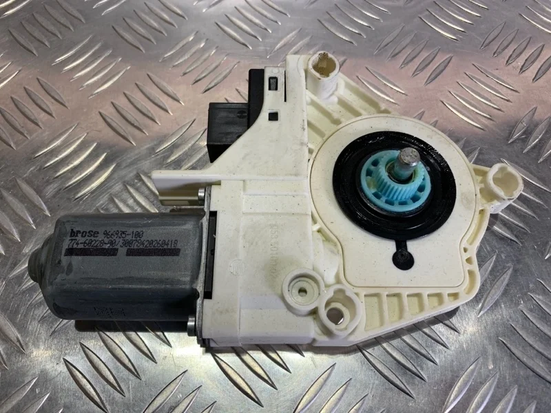 Мотор стеклоподъемника Audi A4 2009 8K0959801 B8, передний левый