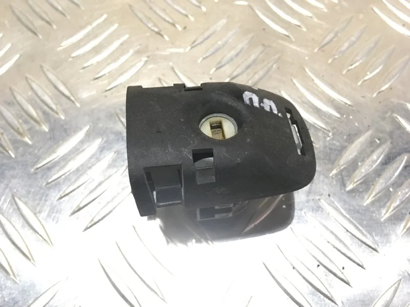 Личинка двери замка Volvo V70 2008 30784964