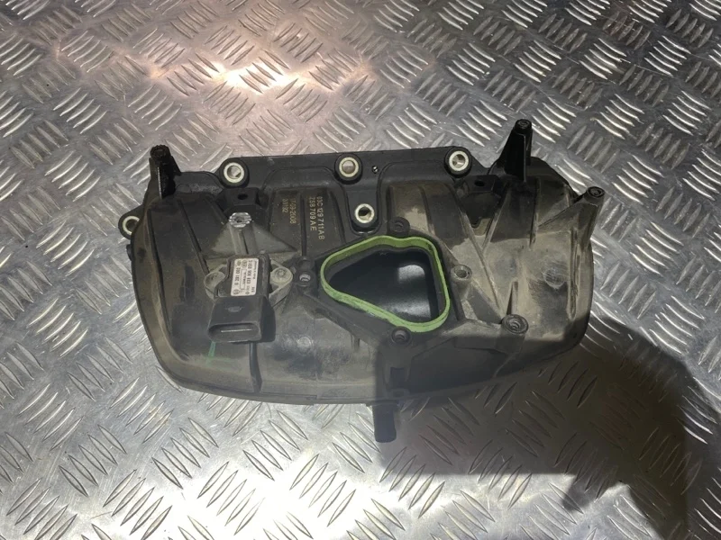 Коллектор впускной Volkswagen Golf 2005-2011 03C129711AB V 1.4