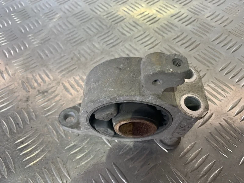 Опора двигателя Nissan Teana 2008 11360JP00B J32