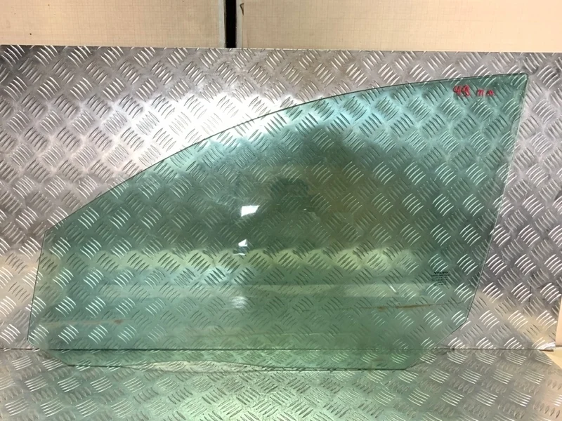 Стекло Volvo V70 2008 30674847 III, переднее левое