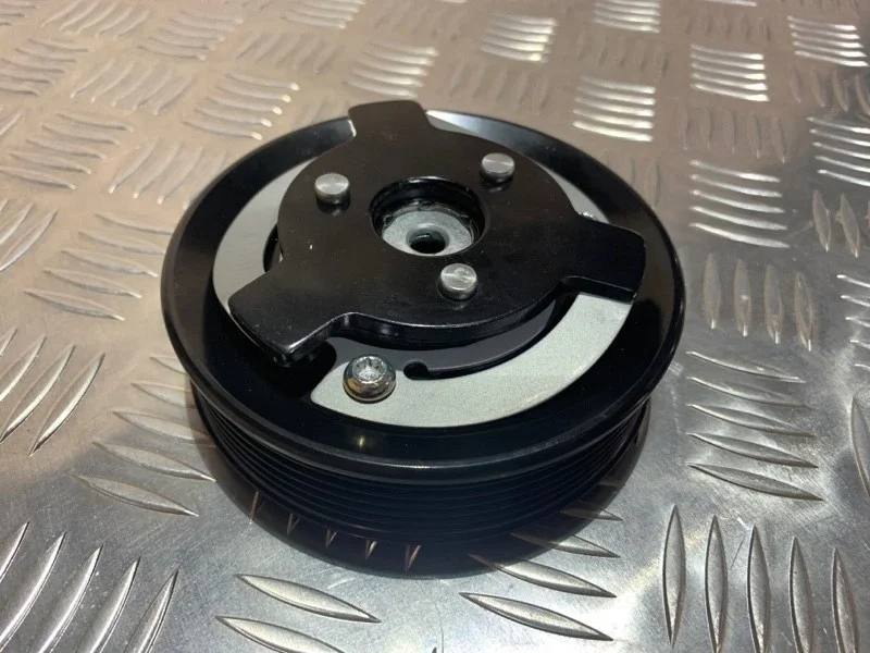 Муфта компрессора кондиционера Volkswagen Tiguan 2012 KTT040183