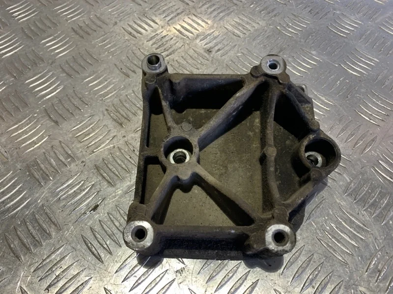 Кронштейн Peugeot 307 2004 9636693680 1 1.6