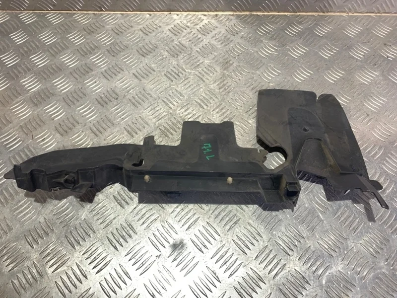 Дефлектор радиатора Audi A6 2006 4F0121283C C6, левый