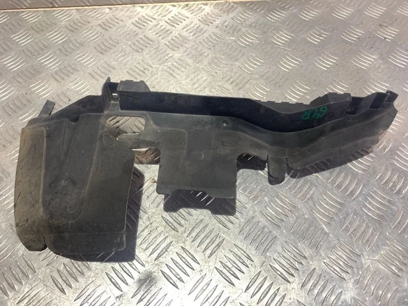 Дефлектор радиатора Audi A6 2006 4F0121284C C6, правый