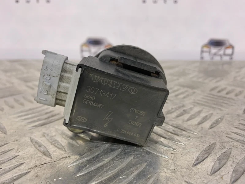 Катушка зажигания Volvo C30 2008 30713417 1 2.4