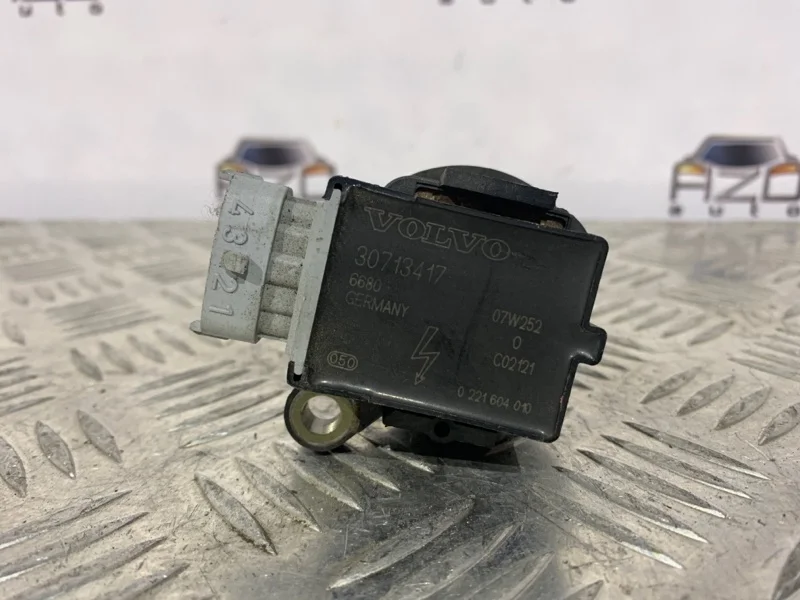 Катушка зажигания Volvo C30 2008 30713417 1 2.4