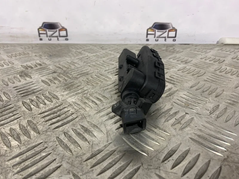 Форсунка омывателя Volvo S80 2008 30655066, левая