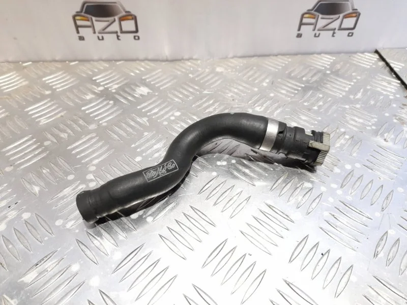 Патрубок системы охлаждения Volvo C30 2008 31439965 1 2.4