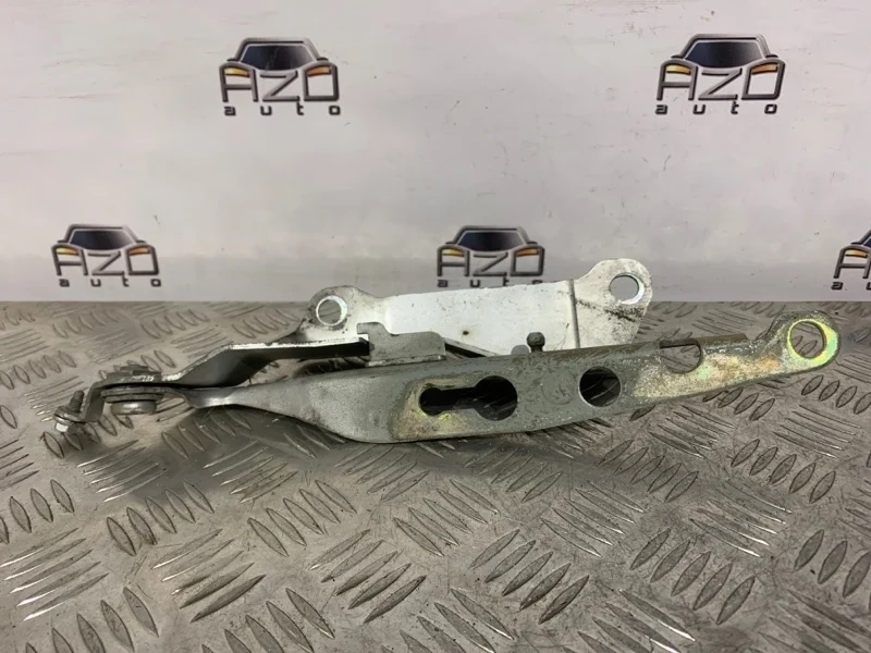 Петля капота Volvo XC90 2004 30716882, левая