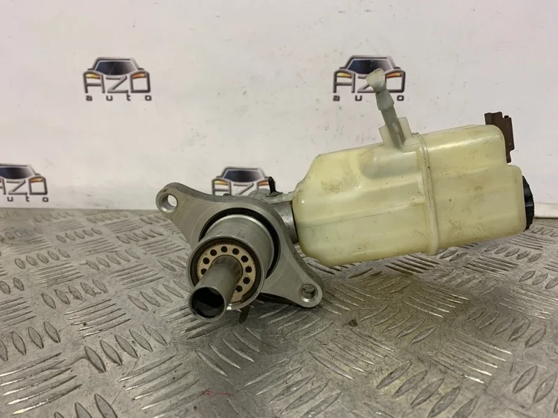 Главный тормозной цилиндр Citroen C5 2011 4601P7 2 1.6