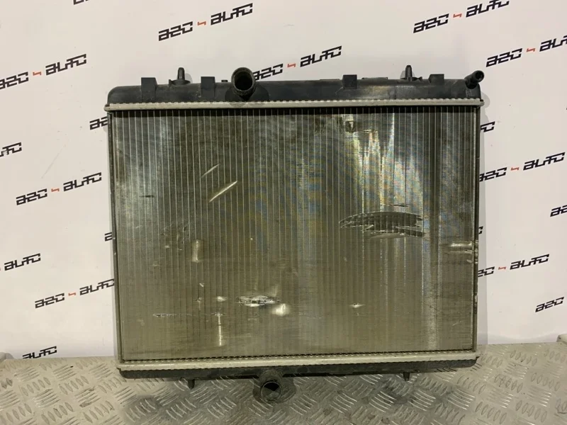 Радиатор охлаждения двигателя Citroen DS4 2013 9674089680 1 1.6