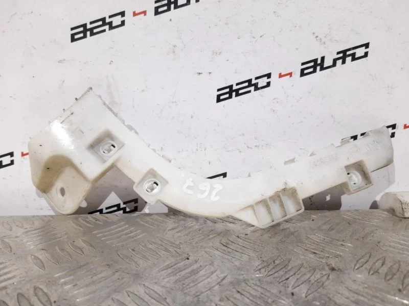 Крепление бампера Mitsubishi ASX 2010 6410B708 1, заднее правое