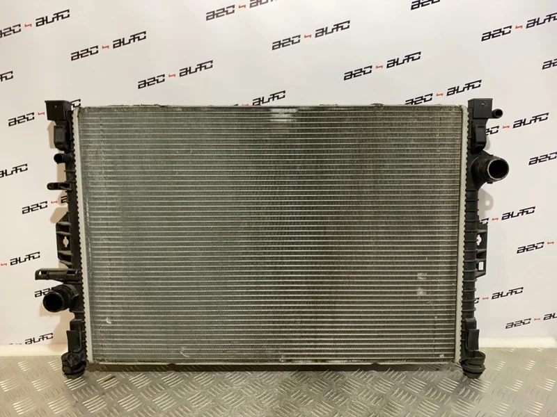 Радиатор охлаждения двигателя Volvo XC60 31368082 2.0