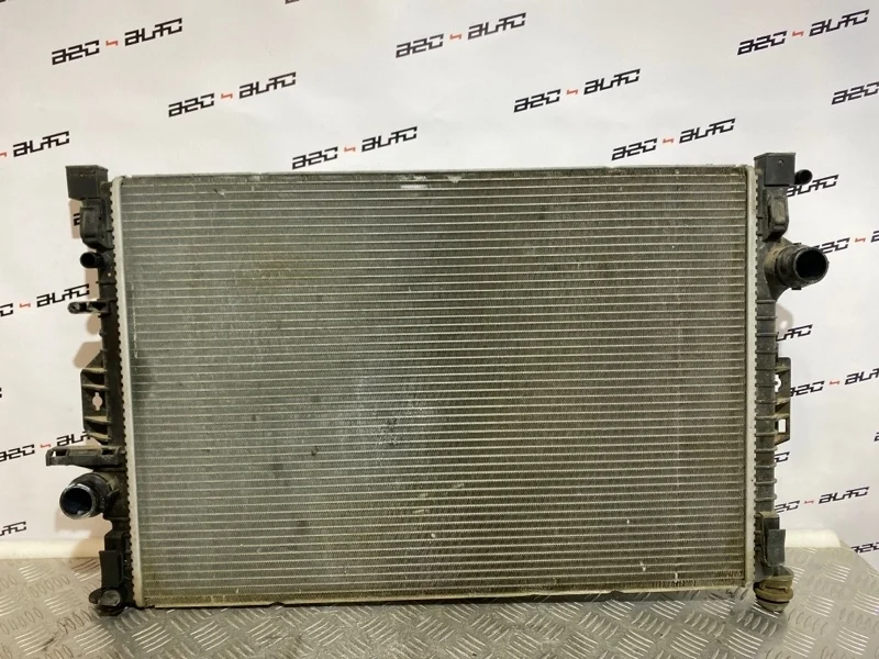 Радиатор охлаждения двигателя Volvo XC70 2008 31368082 2.5