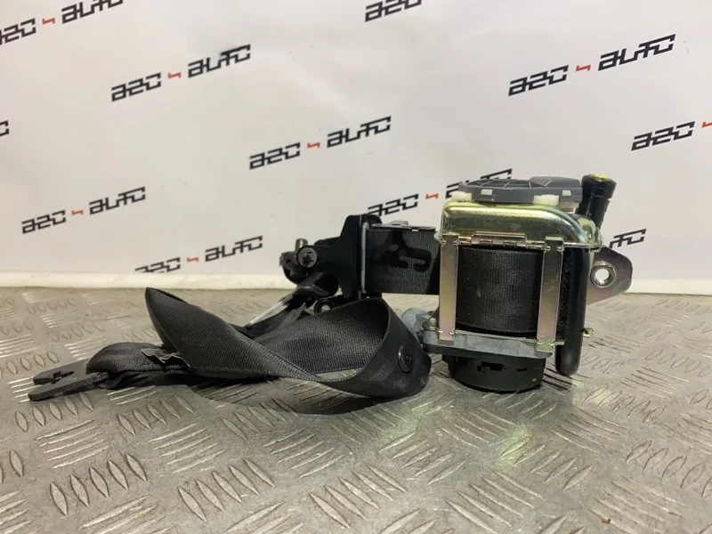 Ремень безопасности Volvo V60 2011 39800482, передний правый