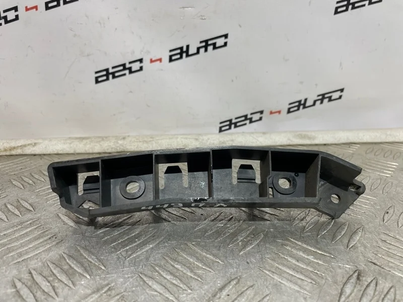 Крепление бампера Ford Focus 2014 1718731 3, переднее левое