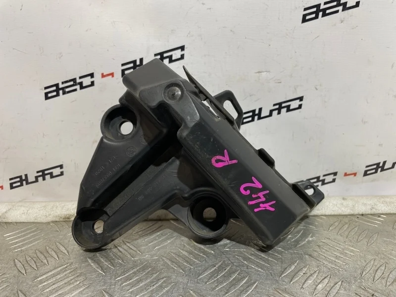 Крепление бампера Citroen C4 2011 9671246480 B7, заднее правое