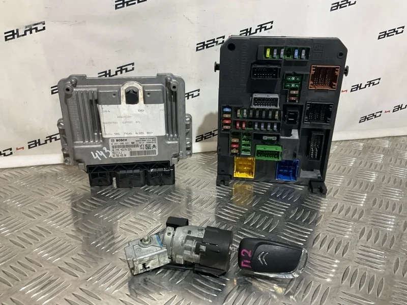 Стартовый комплект ЭБУ Citroen C4 2011 9676643580 B7 1.6