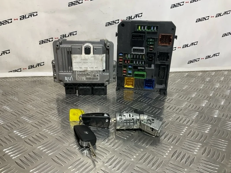 Стартовый комплект ЭБУ Citroen C4 2011 9676643580 B7 1.6