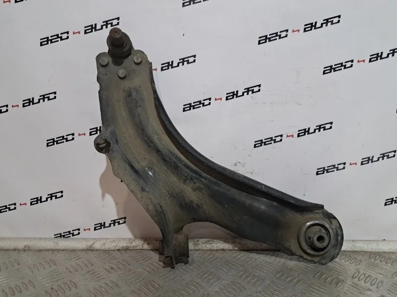 Рычаг подвески Renault Kangoo 2012 8200586567 KW K4M831, передний правый