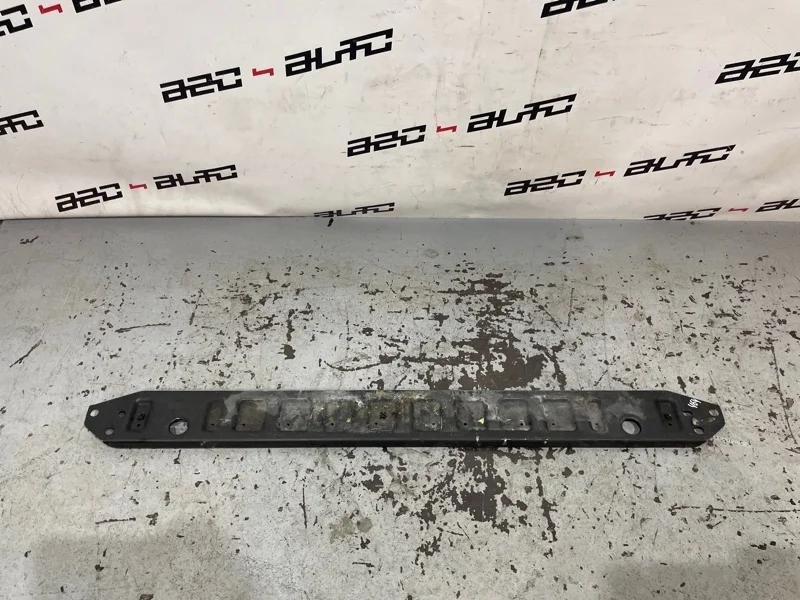 Планка радиатора Volvo S60 31368100 2