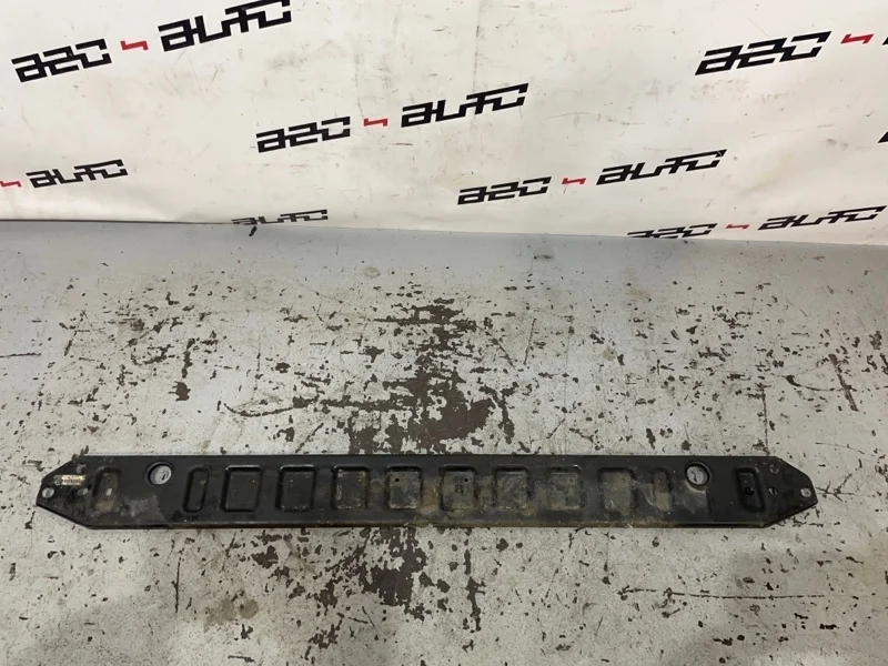 Планка радиатора Volvo S60 31368100 2