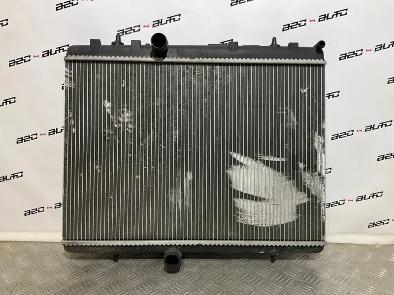 Радиатор охлаждения двигателя Citroen DS5 2012 9680533480 1.6