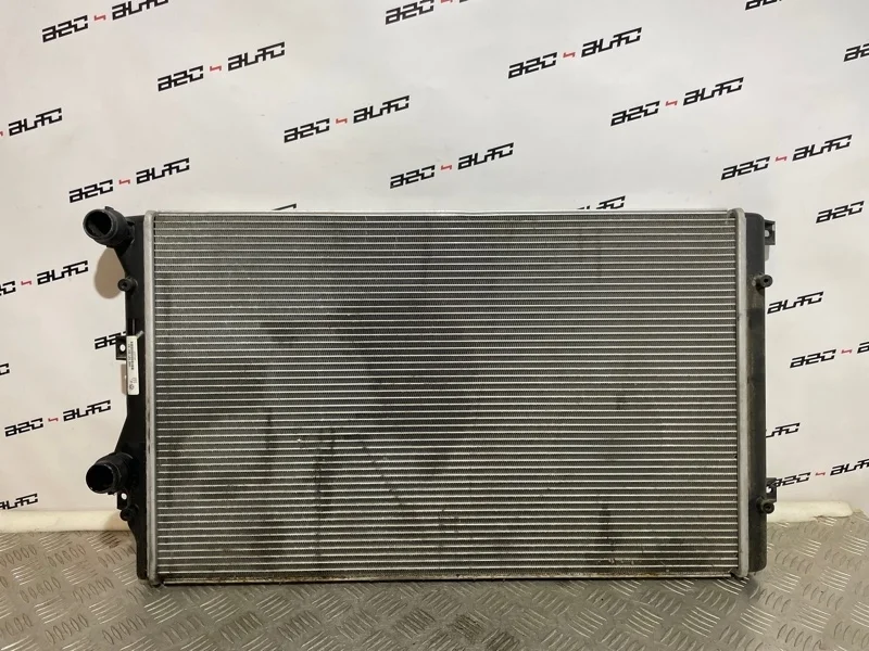 Радиатор охлаждения двигателя Volkswagen Golf 2008 1K0121251AT 5 1.4