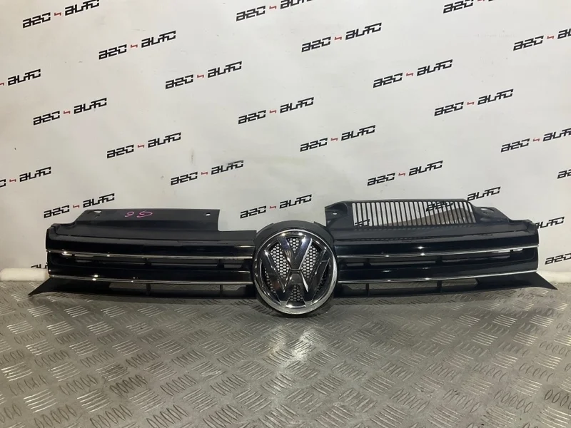 Решетка радиатора Volkswagen Golf 5K0853653 6