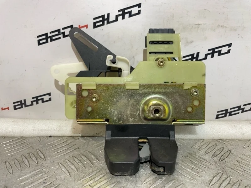 Замок багажника Volvo XC70 2004 30753828 1