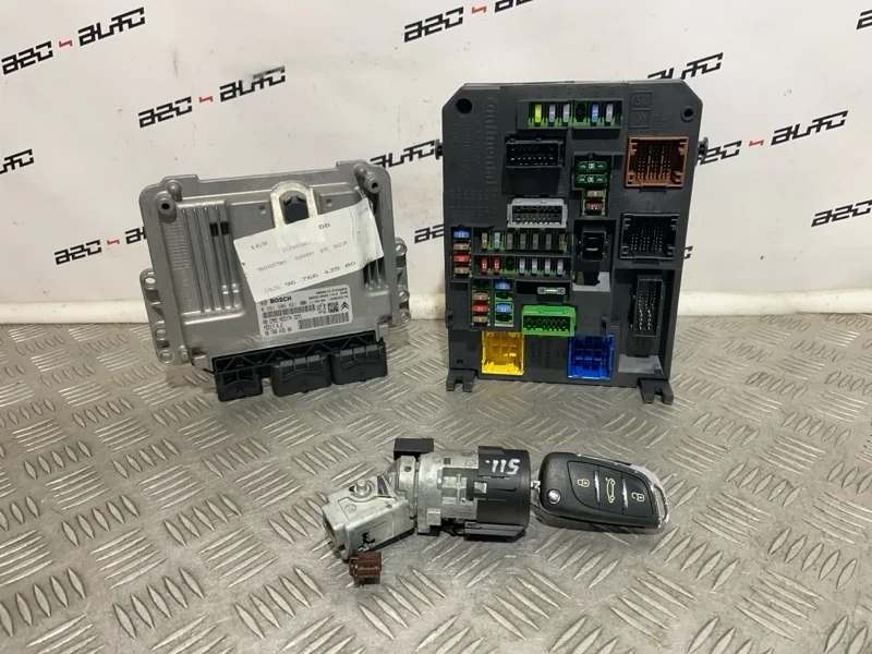 Стартовый комплект ЭБУ Citroen DS4 2011 9676643580 1 1.6