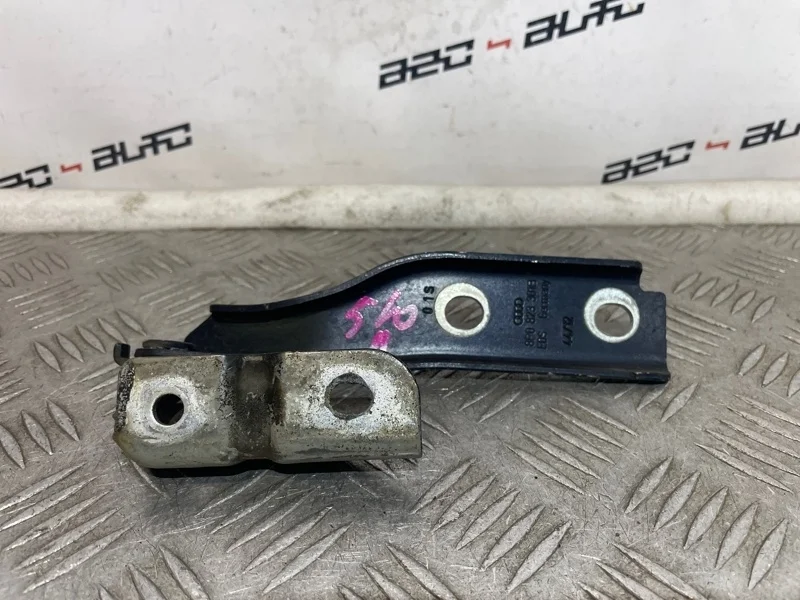 Петля капота Audi A3 2013 8P0823301B 8P, левая
