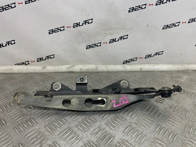 Петля капота Volvo XC70 2004 31217345 1, правая